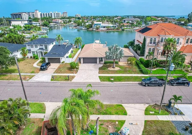 Photo 2 of Sale Pending at 340 Palm Is Ne, Clearwater Beach, FL 33767 | MLS# TB8530324 | Listing updated on 2026-09-28