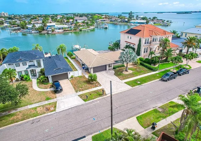 Photo 3 of Sale Pending at 340 Palm Is Ne, Clearwater Beach, FL 33767 | MLS# TB8530324 | Listing updated on 2026-09-28