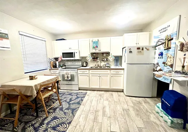 Listing Photo 4 - Condo for sale in building located at 6802 Gulf Winds Dr, ST PETE BEACH, FL 33706