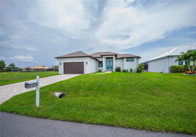 Photo 2 of Sale Pending at 224 W Pine Valley Ln, Rotonda West, FL 33947 | MLS# D6148125 | Listing updated on 2026-08-06