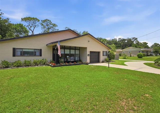 Photo 3 of Single family home for sale at 516 N Mcdonald Ave, Deland, FL 32724 | MLS# V4950278 | Listing updated on 2026-10-09