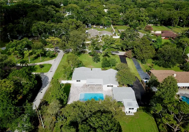 Photo 4 of Single family home for sale at 1646 Robin Hood Ln, Clearwater, FL 33764 | MLS# TB8530357 | Listing updated on 2026-10-22