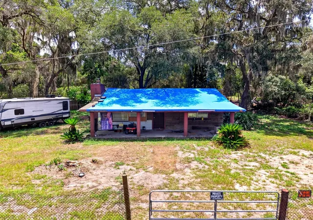 Photo 1 of Single family home for sale at 18938 Se 105th Lane, Ocklawaha, FL 32179 | MLS# OM728710 | Listing updated on 2026-09-13