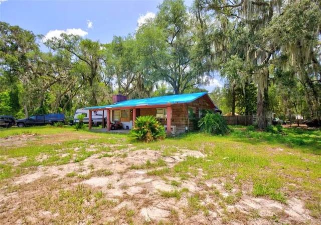 Photo 3 of Single family home for sale at 18938 SE 105th Lane, Ocklawaha, FL 32179 | MLS# OM728710 | Listing updated on 2026-09-13