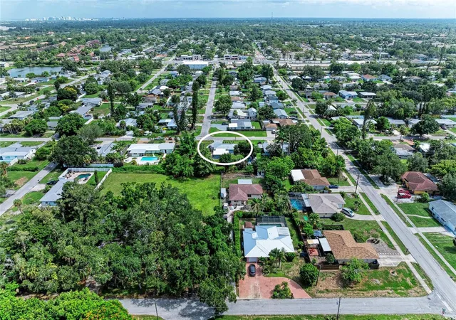 Single family home for sale at 3138 Williamsburg St, SARASOTA, FL 34231 | MLS# A4700353 | Listing updated on 2026-10-01