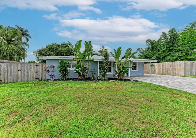 Single family home for sale at 3138 Williamsburg St, SARASOTA, FL 34231 | MLS# A4700353 | Listing updated on 2026-10-01