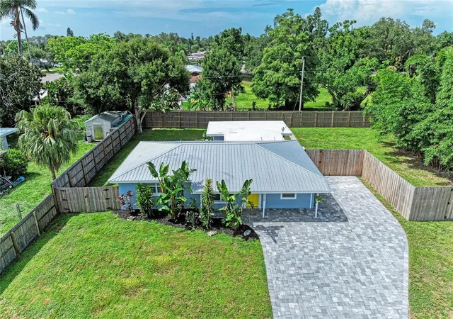 Single family home for sale at 3138 Williamsburg St, SARASOTA, FL 34231 | MLS# A4700353 | Listing updated on 2026-10-01