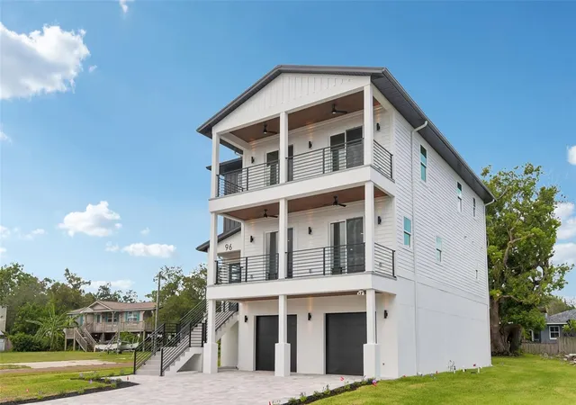 Photo 4 of Single family home for sale at 96 Shore Dr, Tarpon Springs, FL 34689 | MLS# TB8530382 | Listing updated on 2026-09-21