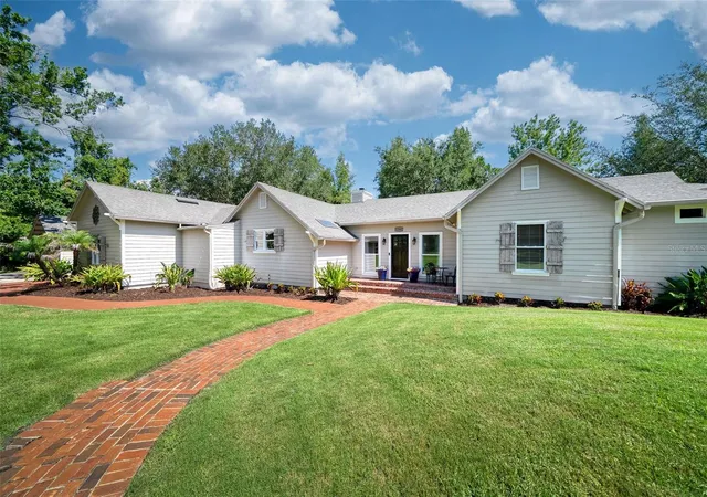 Photo 1 of Single family home for sale at 12085 Sandy Shrs Dr, Windermere, FL 34786 | MLS# O6426164 | Listing updated on 2026-10-16