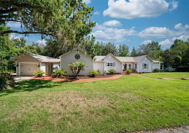 Photo 3 of Single family home for sale at 12085 Sandy Shrs Dr, Windermere, FL 34786 | MLS# O6426164 | Listing updated on 2026-10-16