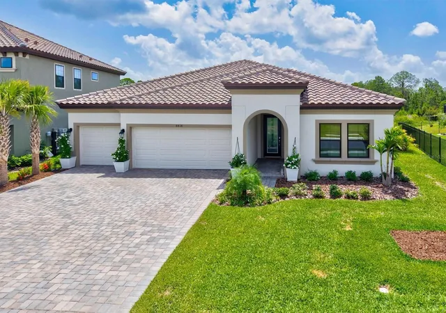 Photo 2 of Single family home for sale at 8818 Eastwyck Dr, Parrish, FL 34219 | MLS# A4700366 | Listing updated on 2026-10-25