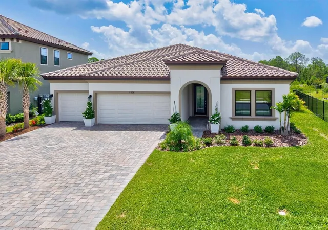 Photo 4 of Single family home for sale at 8818 Eastwyck Dr, Parrish, FL 34219 | MLS# A4700366 | Listing updated on 2026-10-25