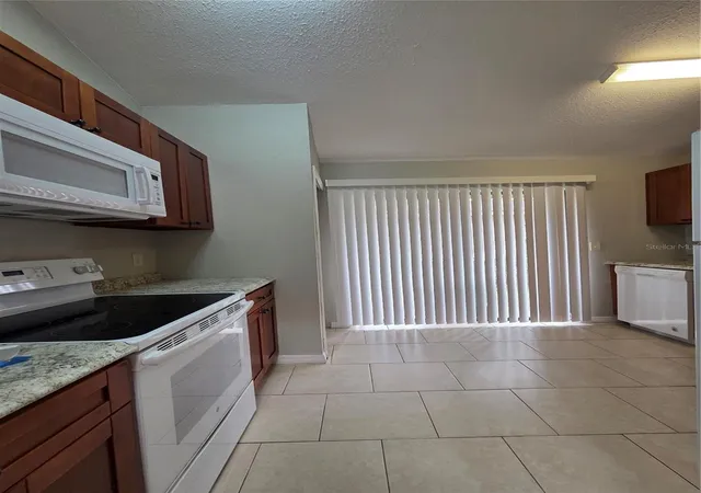Photo 5 of Condo for sale at 320 Eron Way #6, Winter Garden, FL 34787 | MLS# O6426182 | Listing updated on 2026-09-01