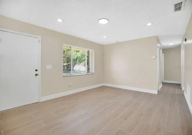 Photo 4 of Single family home for sale at 4410 Watch Hl Rd, Orlando, FL 32808 | MLS# O6426189 | Listing updated on 2026-10-22