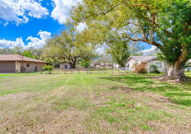 Photo 3 of Land for sale at 0 Lois Dr, Tavares, FL 32778 | MLS# V4950282 | Listing updated on 2026-09-14