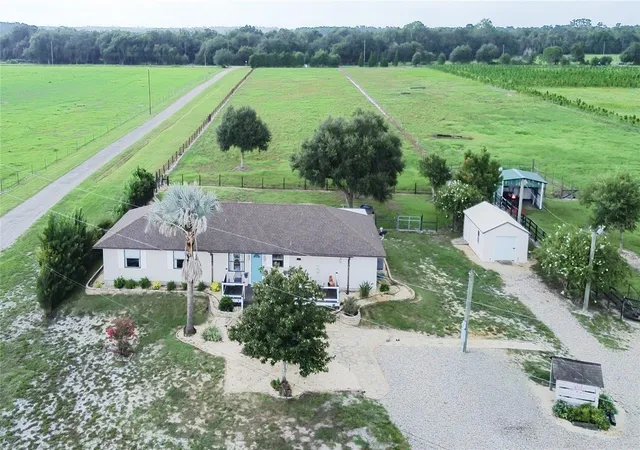Photo 2 of Single family home for sale at 5015 Twin Lakes Ln, Bartow, FL 33830 | MLS# K4903648 | Listing updated on 2026-09-28