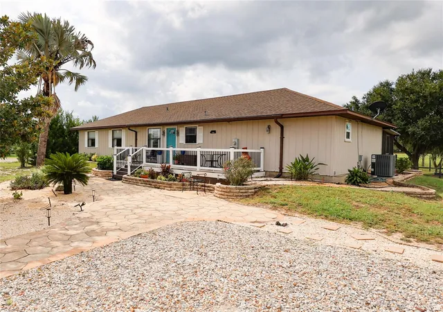 Photo 3 of Single family home for sale at 5015 Twin Lakes Ln, Bartow, FL 33830 | MLS# K4903648 | Listing updated on 2026-09-28