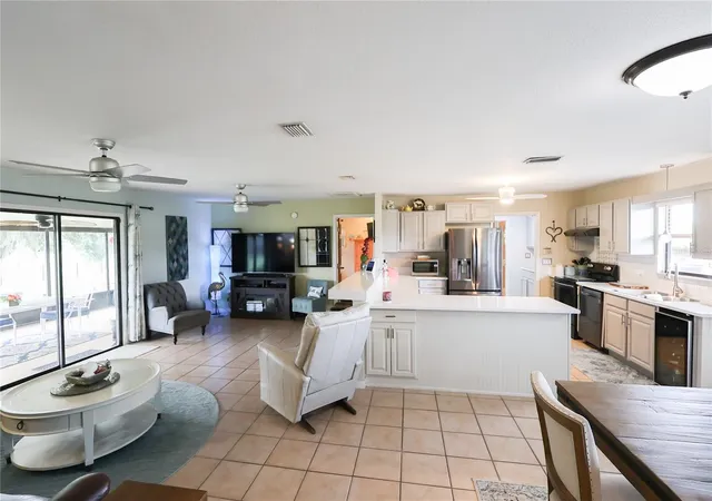 Photo 4 of Single family home for sale at 5015 Twin Lakes Ln, Bartow, FL 33830 | MLS# K4903648 | Listing updated on 2026-09-28
