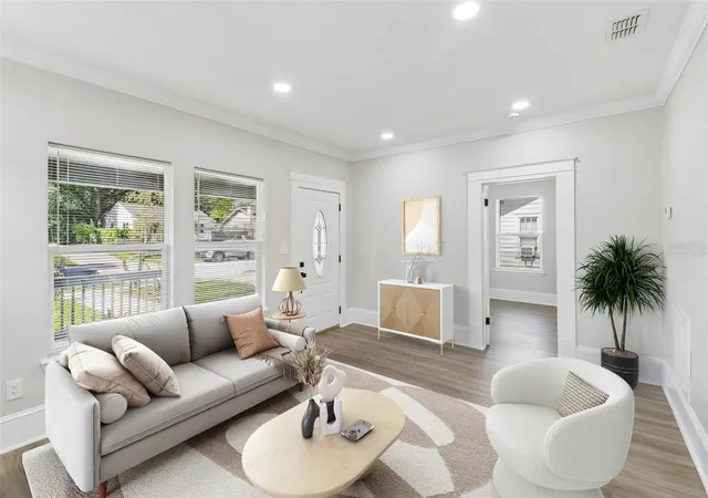 Photo 2 of Single family home for sale at 43 W Muriel St, Orlando, FL 32806 | MLS# S5153957 | Listing updated on 2026-10-01