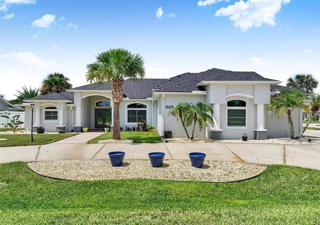 Photo 1 of Single family home for sale at 2 Colony Ct, Palm Coast, FL 32137 | MLS# O6426208 | Listing updated on 2026-10-02