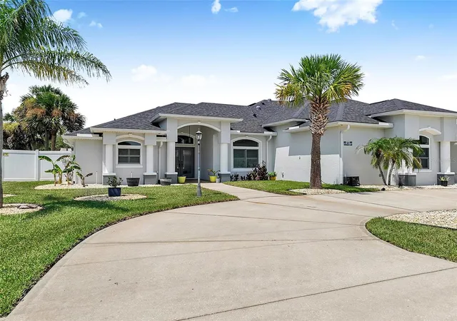 Photo 2 of Single family home for sale at 2 Colony Ct, Palm Coast, FL 32137 | MLS# O6426208 | Listing updated on 2026-10-02