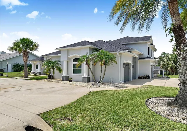 Photo 3 of Single family home for sale at 2 Colony Ct, Palm Coast, FL 32137 | MLS# O6426208 | Listing updated on 2026-10-02
