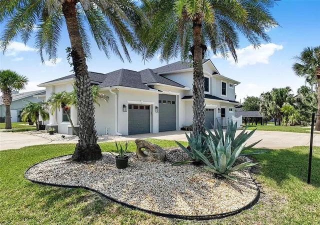 Photo 3 of Single family home for sale at 2 Colony Ct, Palm Coast, FL 32137 | MLS# O6426208 | Listing updated on 2026-10-02