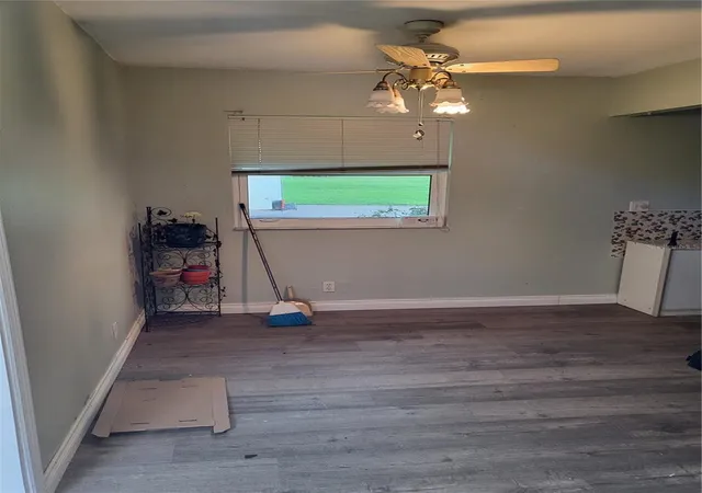 Listing Photo 4 - Condo for sale in building located at 202 Bedford Trl, SUN CITY CENTER, FL 33573 - Unit #97