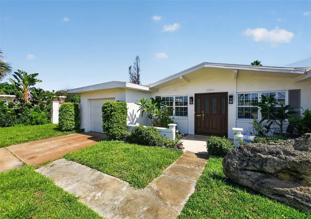 Photo 2 of Single family home for sale at 2525 Coral Way W, Daytona Beach, FL 32118 | MLS# V4950286 | Listing updated on 2026-10-08