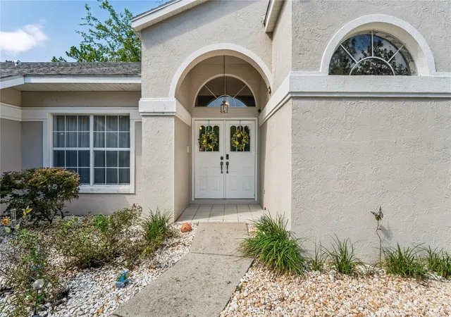 Photo 3 of Single family home for sale at 4 Spruce Pine Ct N, Homosassa, FL 34446 | MLS# W7887770 | Listing updated on 2026-09-13