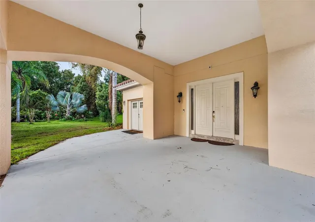 Photo 4 of Single family home for sale at 779 E Chapman Rd, Oviedo, FL 32765 | MLS# O6426258 | Listing updated on 2026-10-09