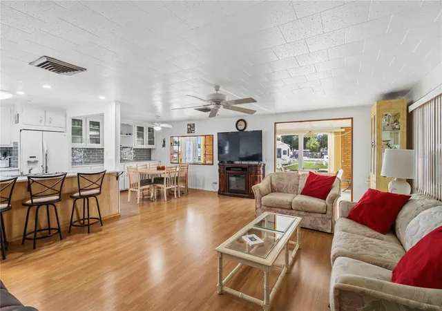 4th image of 5510 Denmark Dr, Bradenton, FL 34207 | MLS# D6148133