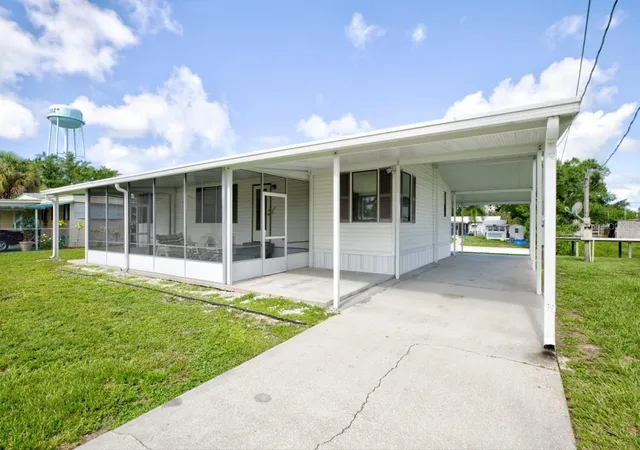 Photo 2 of Manufactured home for sale at 3523 Se 35th Avenue, Okeechobee, FL 34974 | MLS# A4700400 | Listing updated on 2026-09-21