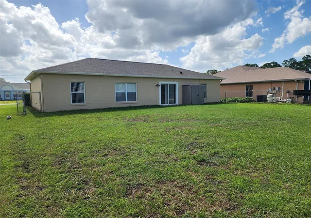 Photo 3 of Single family home for sale at 929 Gloucester Ct, Kissimmee, FL 34758 | MLS# O6426273 | Listing updated on 2026-10-23