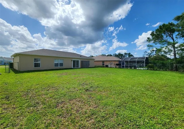 Photo 4 of Single family home for sale at 929 Gloucester Ct, Kissimmee, FL 34758 | MLS# O6426273 | Listing updated on 2026-10-23