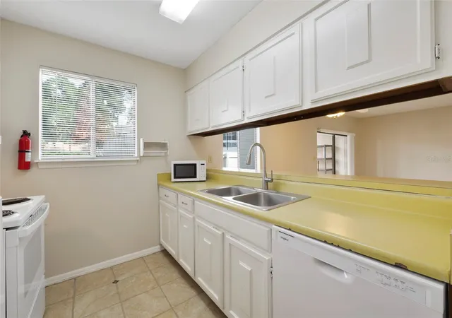 2nd image of 1412 Oak Pl #J, Apopka, FL 32712 | MLS# O6426278