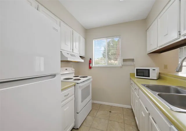 3rd image of 1412 Oak Pl #J, Apopka, FL 32712 | MLS# O6426278