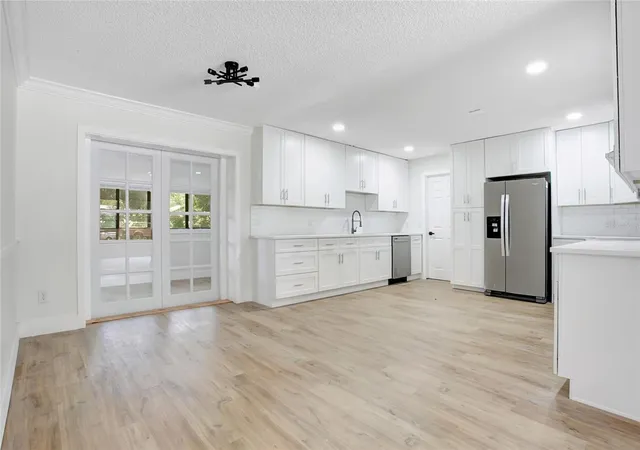 Photo 3 of Single family home for sale at 1221 Forest Cir, Altamonte Springs, FL 32714 | MLS# O6426308 | Listing updated on 2026-09-30