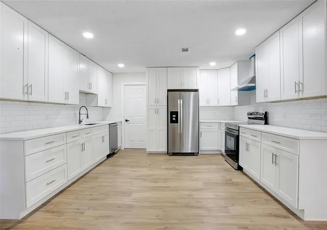 Photo 4 of Single family home for sale at 1221 Forest Cir, Altamonte Springs, FL 32714 | MLS# O6426308 | Listing updated on 2026-09-30