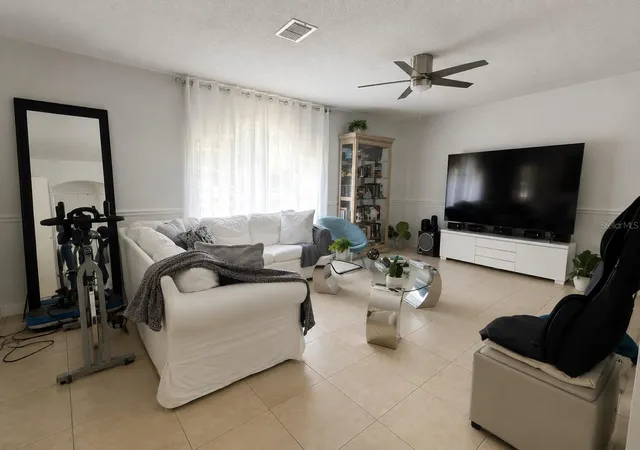 Photo 4 of Single family home for sale at 984 Derbyshire Dr, Kissimmee, FL 34758 | MLS# O6426322 | Listing updated on 2026-09-02