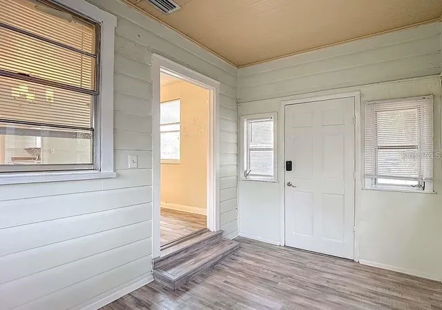Photo 3 of Single family home for sale at 1008 E 24th Avenue, Tampa, FL 33605 | MLS# TB8530551 | Listing updated on 2026-09-14