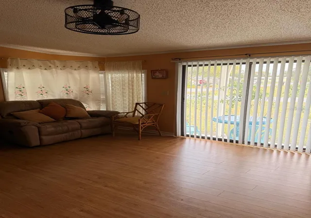 5th image of 121 Hyde Park Ct, Davenport, FL 33897 | MLS# S5154000