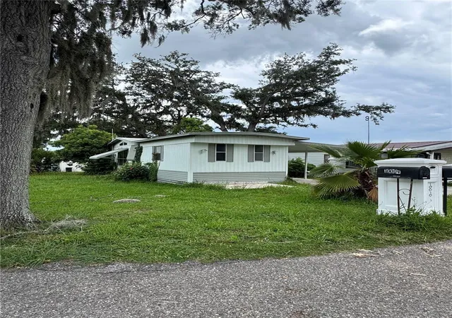 Photo 2 of Manufactured home for sale at 39611 Gloryland Dr, Dade City, FL 33525 | MLS# TB8530600 | Listing updated on 2026-08-13