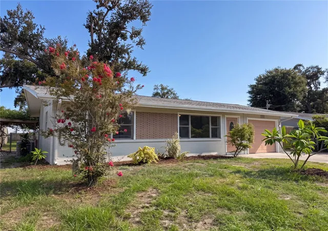 Photo 3 of Single family home for sale at 1516 2nd Avenue E, Bradenton, FL 34208 | MLS# O6426378 | Listing updated on 2026-10-01