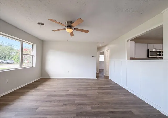 Photo 4 of Single family home for sale at 1516 2nd Avenue E, Bradenton, FL 34208 | MLS# O6426378 | Listing updated on 2026-10-01