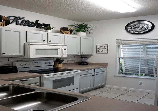 Photo 4 of Townhouse for sale at 8529 Bay Lilly Loop, Kissimmee, FL 34747 | MLS# S5154015 | Listing updated on 2026-07-19