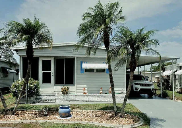 2nd image of 5406 Bali Ct, Bradenton, FL 34207 | MLS# A4700463