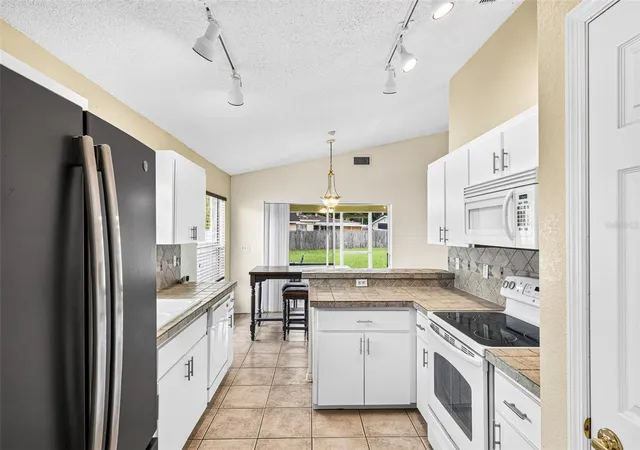 Photo 3 of Single family home for sale at 232 Kings Pond Ave, Winter Haven, FL 33880 | MLS# P4939355 | Listing updated on 2026-10-08