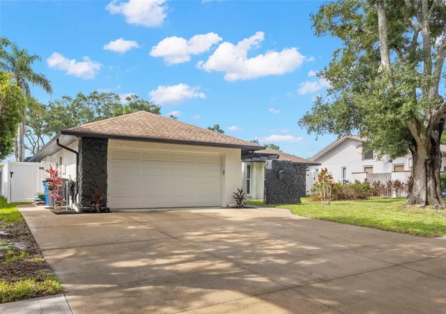 3rd image of 3097 Haverford Dr, Clearwater, FL 33761 | MLS# TB8530649