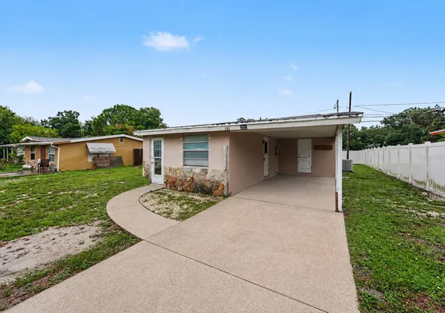 Photo 2 of Single family home for sale at 131 Emerald Ln, Largo, FL 33771 | MLS# O6426429 | Listing updated on 2026-10-01
